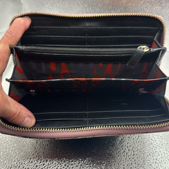 Gorgeous Vivienne Westwood wallet in a crocodile pattern. - Picture 4 of 16